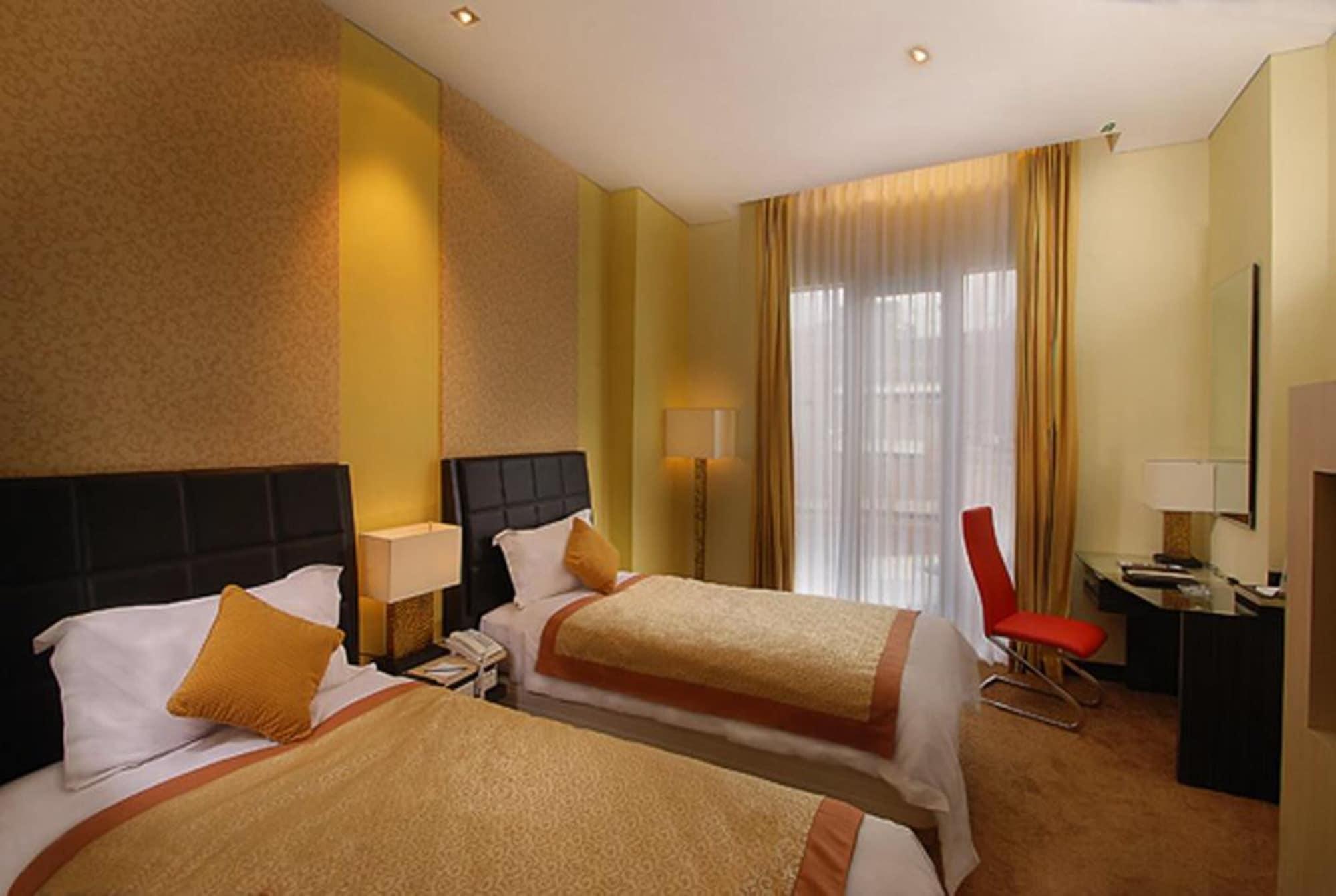 Golden Flower By Kagum Hotels Бандунг Екстериор снимка