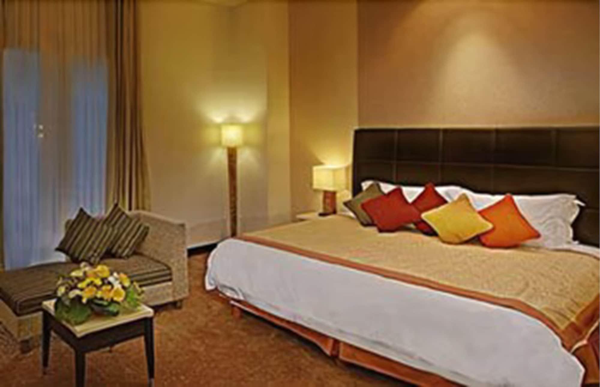 Golden Flower By Kagum Hotels Бандунг Екстериор снимка