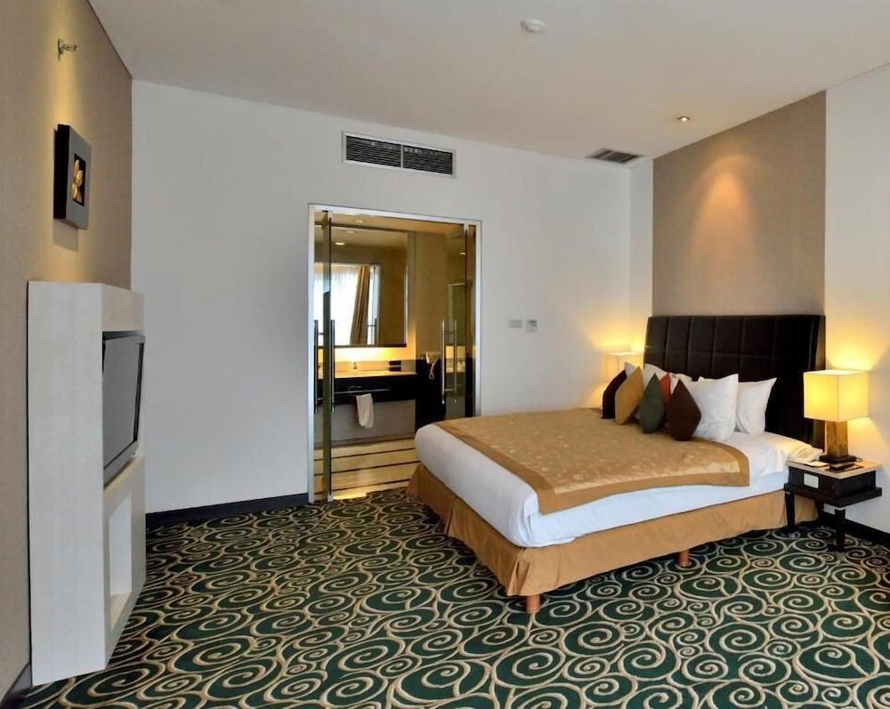 Golden Flower By Kagum Hotels Бандунг Екстериор снимка