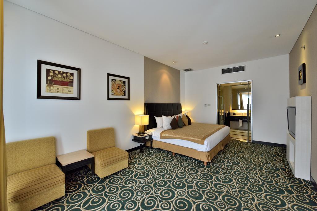 Golden Flower By Kagum Hotels Бандунг Екстериор снимка