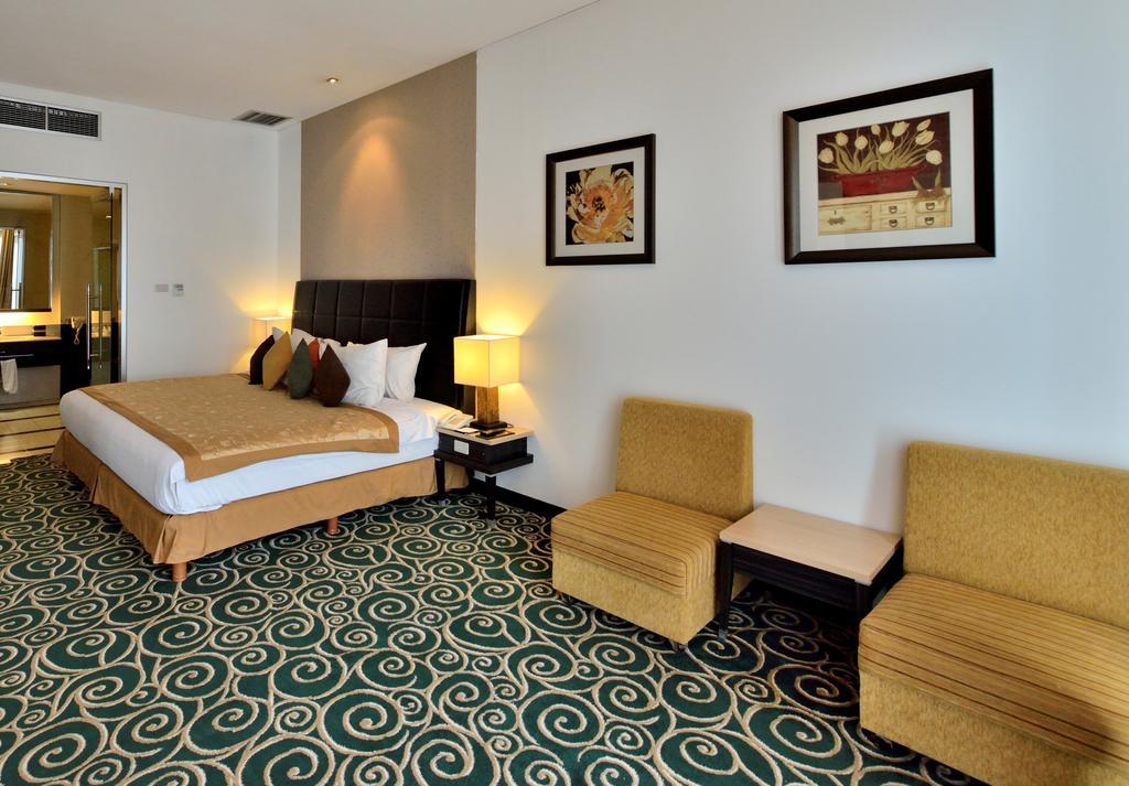 Golden Flower By Kagum Hotels Бандунг Екстериор снимка
