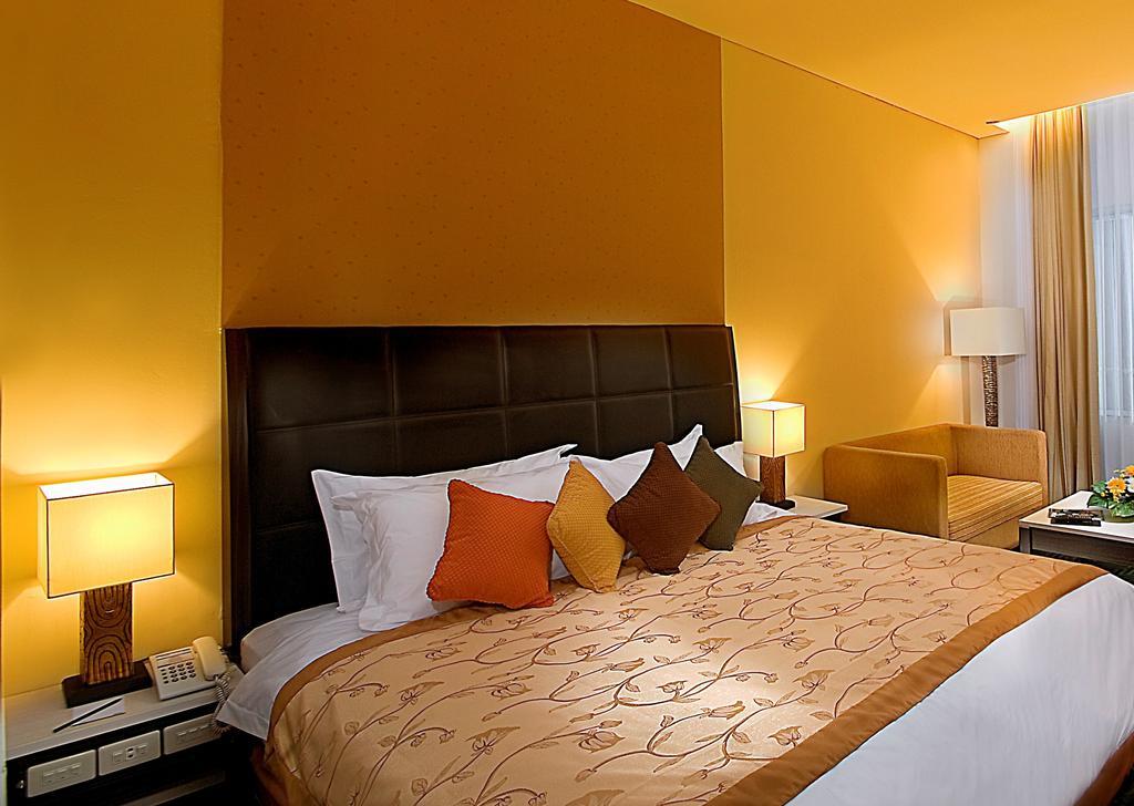 Golden Flower By Kagum Hotels Бандунг Екстериор снимка