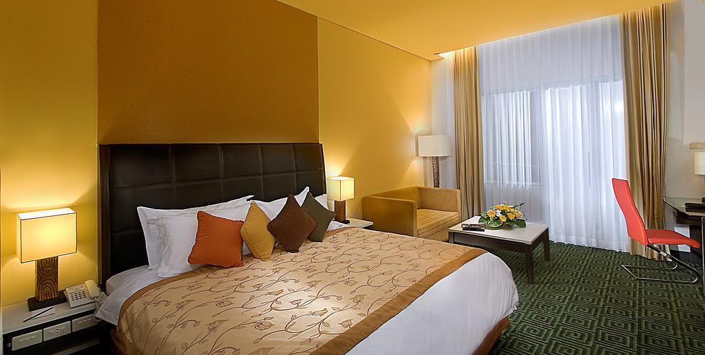 Golden Flower By Kagum Hotels Бандунг Екстериор снимка