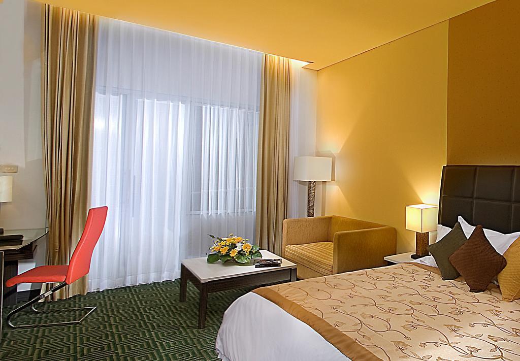 Golden Flower By Kagum Hotels Бандунг Екстериор снимка