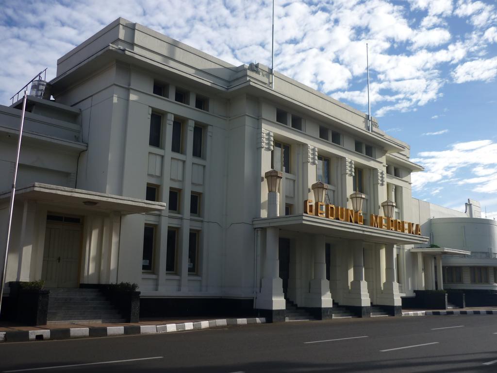 Golden Flower By Kagum Hotels Бандунг Екстериор снимка