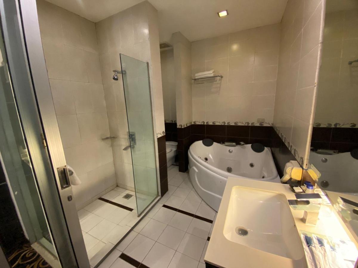 Golden Flower By Kagum Hotels Бандунг Екстериор снимка